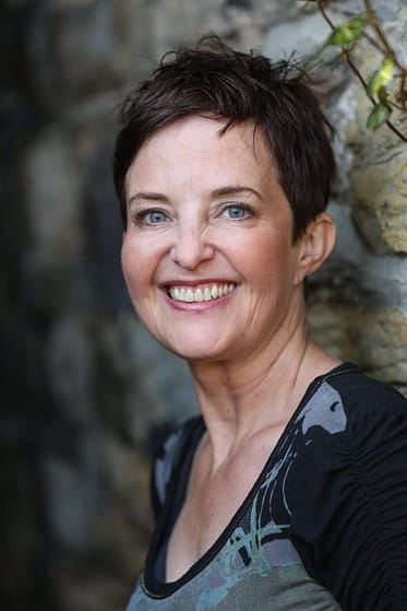 Voice Over Cromerty York - British Female Voice Over Artist - Wall Background